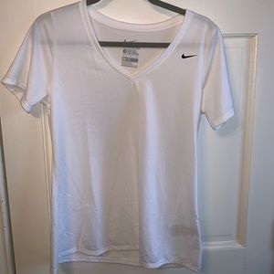 Never worn!!!! Nike white dry fit t shirt